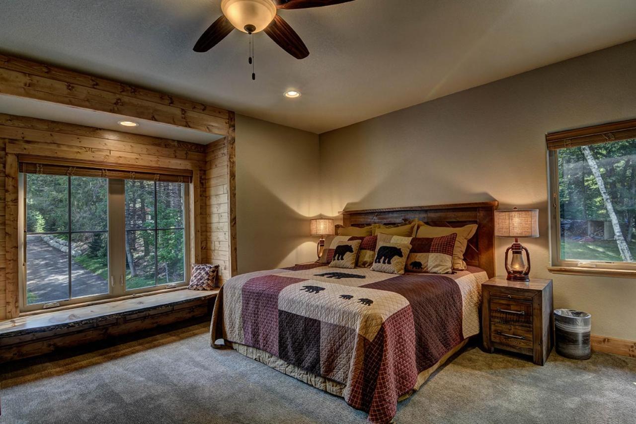 Whispering Pines Lodge: 9 Bedroom Eagle River Exterior photo