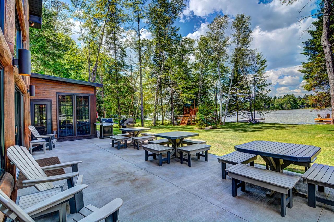 Whispering Pines Lodge: 9 Bedroom Eagle River Exterior photo