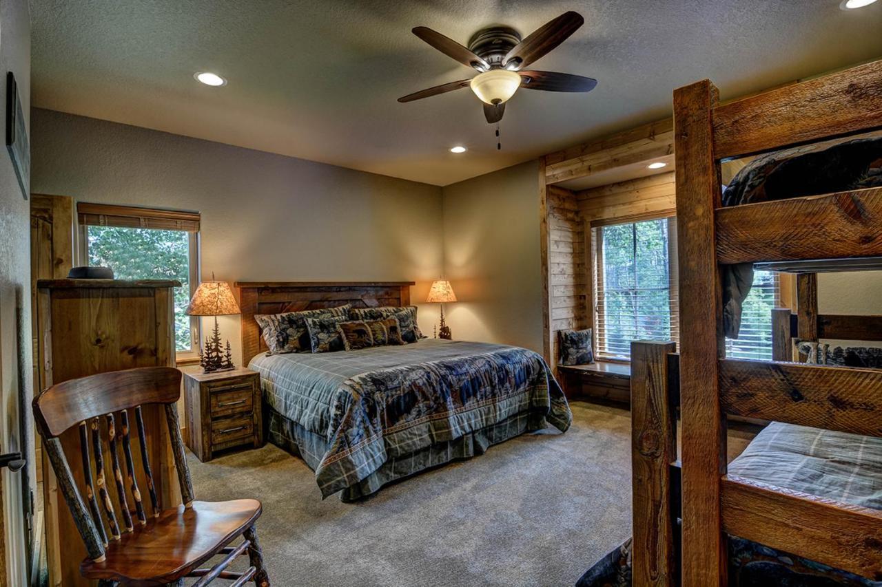 Whispering Pines Lodge: 9 Bedroom Eagle River Exterior photo