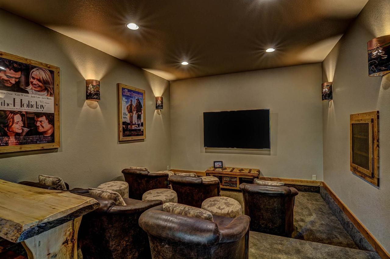 Whispering Pines Lodge: 9 Bedroom Eagle River Exterior photo