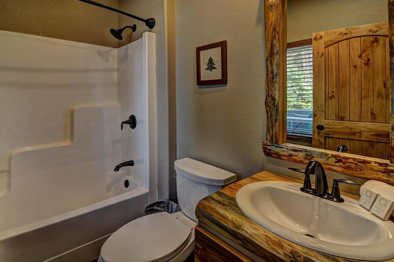 Whispering Pines Lodge: 9 Bedroom Eagle River Exterior photo